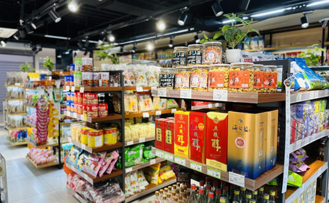 "全渠道+全高品質+全產業鏈+全球資源+全國布局"，怡佳仁零食店的五全戰略