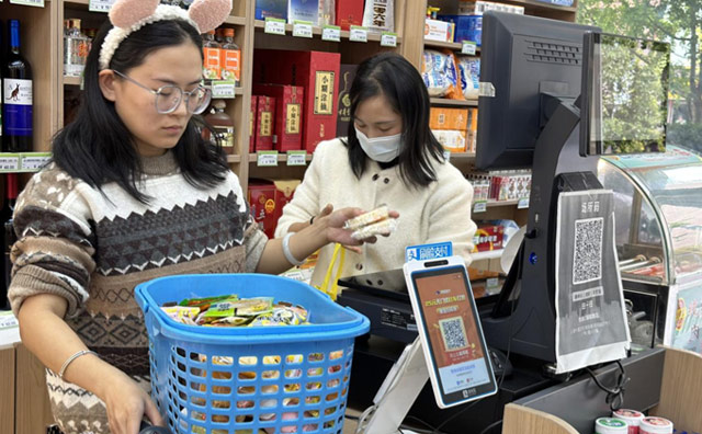 在選擇零食店加盟品牌時，需要充分關(guān)注三個方面，怡佳仁滿足你的需求