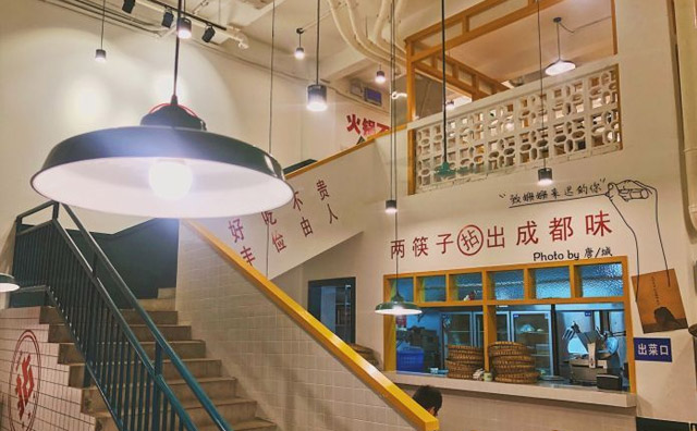 有拈頭市井火鍋成功在哪里，有拈頭市井火鍋裝修風格很關(guān)鍵