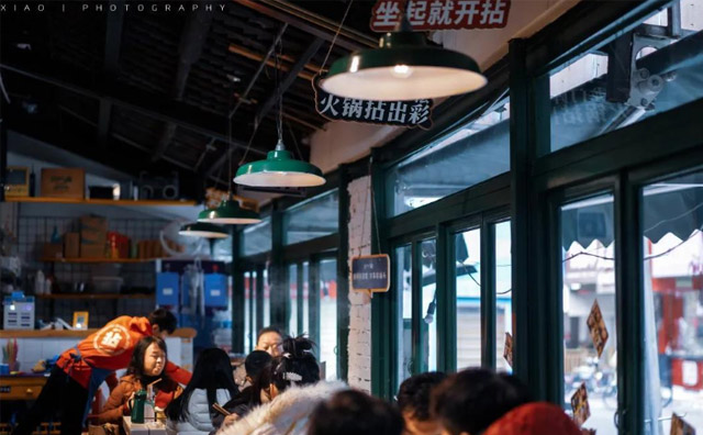 餐飲行業加速復蘇 有拈頭成都市井火鍋門店全線復工