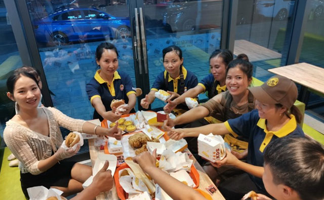 創(chuàng)業(yè)選擇快樂星漢堡，是一種新生活的開始
