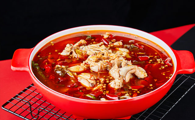 老黃記丁丁美蛙魚頭自助魚火鍋，味鮮美味，營養(yǎng)豐富