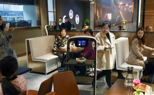 京東開了家X未來餐廳，除了機器人炒菜還能干什么
