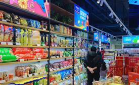 休閑食品店要幾個(gè)人經(jīng)營，完全取決于這些因素
