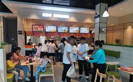 創業進行時，快樂星漢堡全程幫扶省心開店